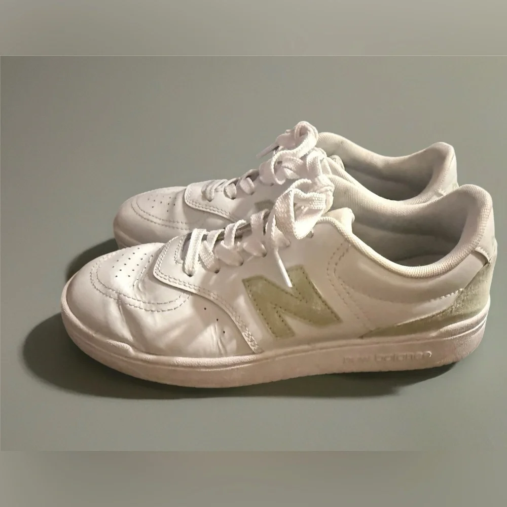 Women’s‎ New Balance white sneakers size 8.5